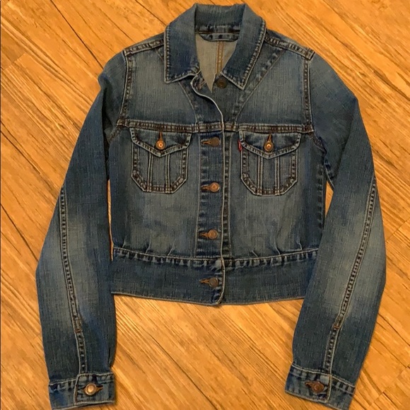 Levi's Jackets & Blazers - Levi’s jean jacket fitted stretchy fit XS EUC
